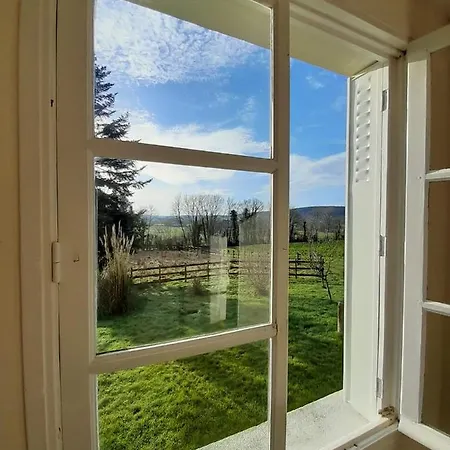 Feriehus Chaleureux En Pleine Campagne Vue Sur Les Monts Et Forets Et Le Chateau De *