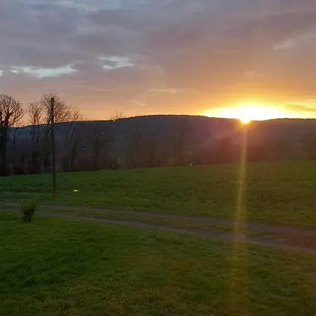 בית נופש Chaleureux En Pleine Campagne Vue Sur Les Monts Et Forets Et Le Chateau De