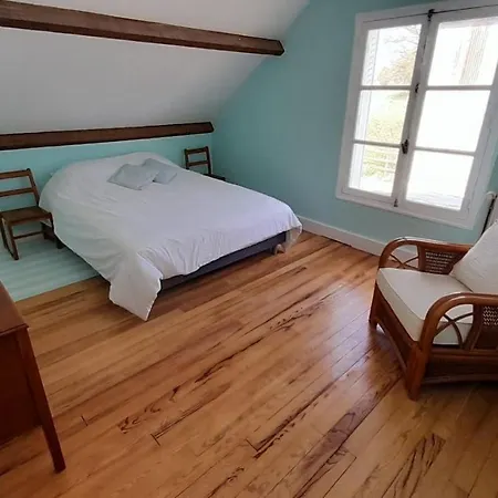 Chaleureux En Pleine Campagne Vue Sur Les Monts Et Forets Et Le Chateau De * Carrouges