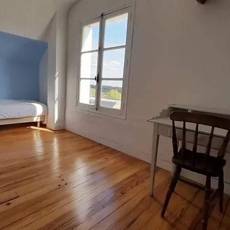 Chaleureux En Pleine Campagne Vue Sur Les Monts Et Forets Et Le Chateau De Carrouges