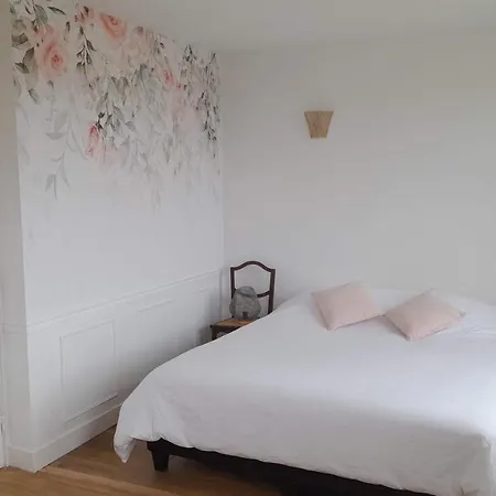 Chaleureux En Pleine Campagne Vue Sur Les Monts Et Forets Et Le Chateau De Feriehus