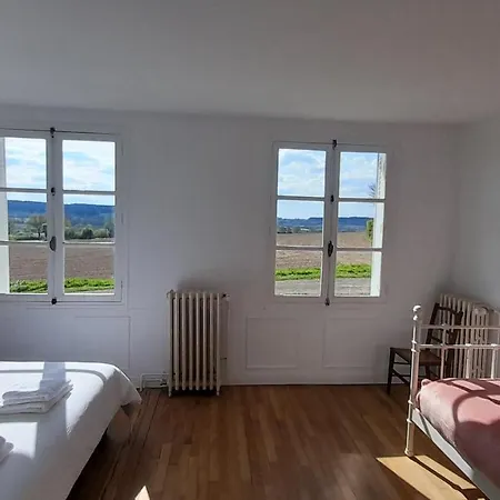 Feriehus Chaleureux En Pleine Campagne Vue Sur Les Monts Et Forets Et Le Chateau De Carrouges