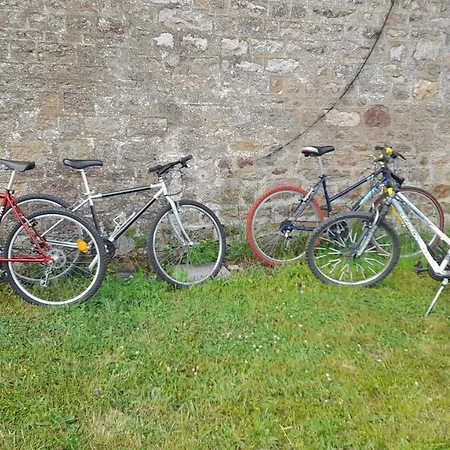 Chaleureux En Pleine Campagne Vue Sur Les Monts Et Forets Et Le Chateau De 펜션 *