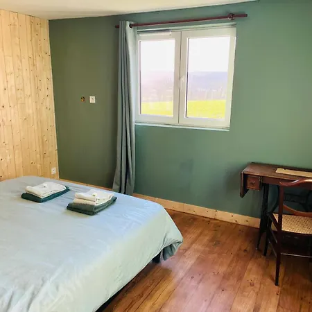 Vakantiehuis Chaleureux En Pleine Campagne Vue Sur Les Monts Et Forets Et Le Chateau De Carrouges