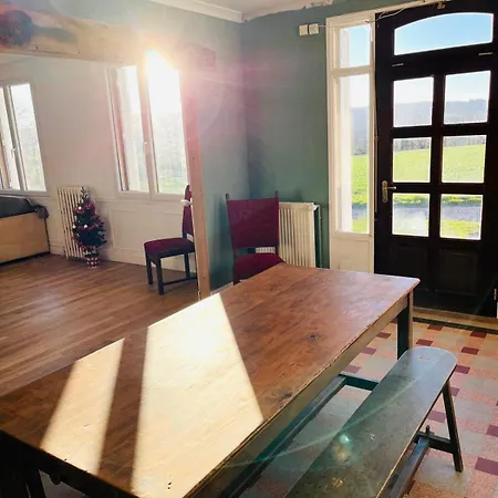 Semesterbostad Chaleureux En Pleine Campagne Vue Sur Les Monts Et Forets Et Le Chateau De