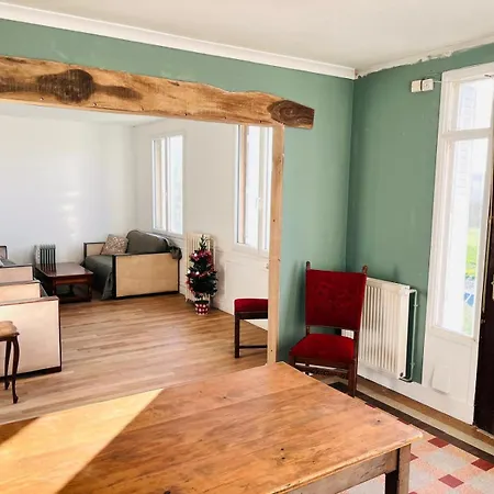 Chaleureux En Pleine Campagne Vue Sur Les Monts Et Forets Et Le Chateau De Semesterbostad Carrouges