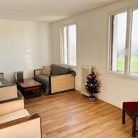 Semesterbostad Chaleureux En Pleine Campagne Vue Sur Les Monts Et Forets Et Le Chateau De