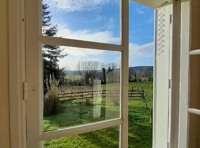 Feriehus Chaleureux En Pleine Campagne Vue Sur Les Monts Et Forets Et Le Chateau De *