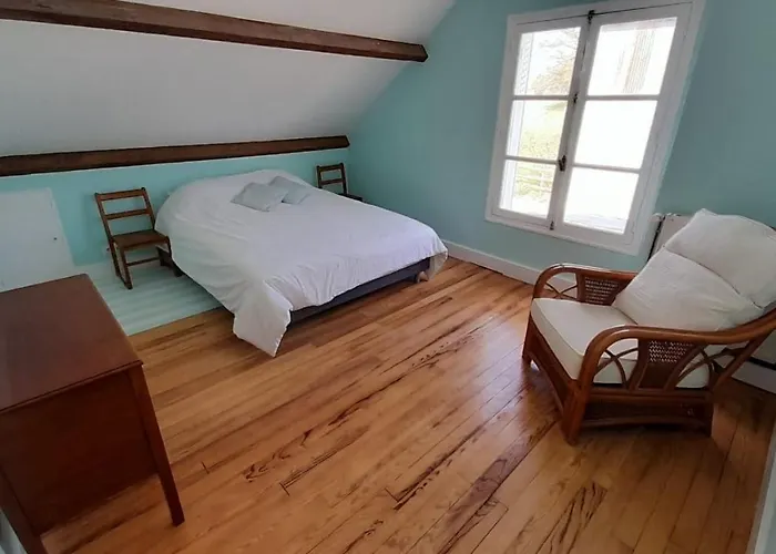 Chaleureux En Pleine Campagne Vue Sur Les Monts Et Forets Et Le Chateau De * Carrouges