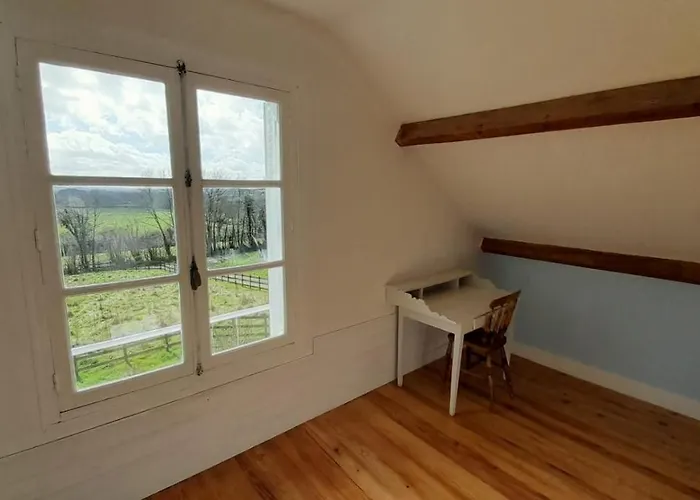 بيت للعطل Chaleureux En Pleine Campagne Vue Sur Les Monts Et Forets Et Le Chateau De