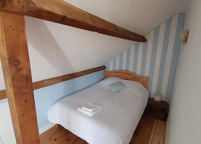 Feriehus Chaleureux En Pleine Campagne Vue Sur Les Monts Et Forets Et Le Chateau De Carrouges