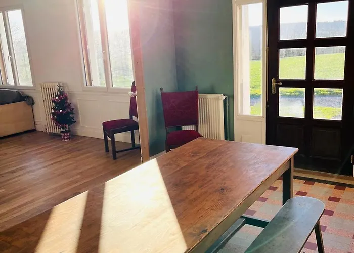 Feriehus Chaleureux En Pleine Campagne Vue Sur Les Monts Et Forets Et Le Chateau De