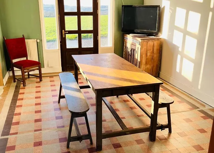 Chaleureux En Pleine Campagne Vue Sur Les Monts Et Forets Et Le Chateau De Feriehus *